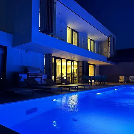 Villa Z1 - Luxury Retreat With Heated Pool & Imotski