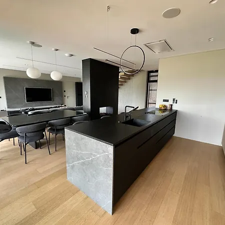 Z1 - Luxury Retreat With Heated Pool &