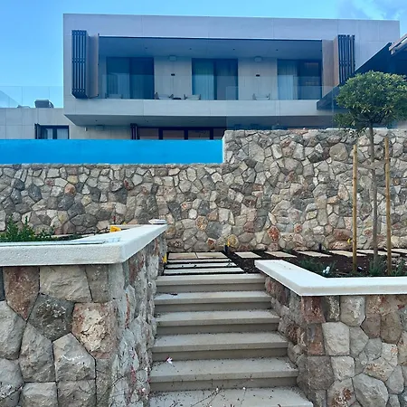 Z1 - Luxury Retreat With Heated Pool & Imotski