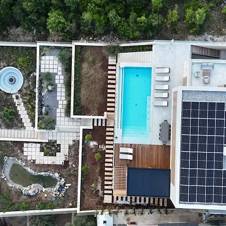 Z1 - Luxury Retreat With Heated Pool & Villa