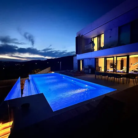 Z1 - Luxury Retreat With Heated Pool & *