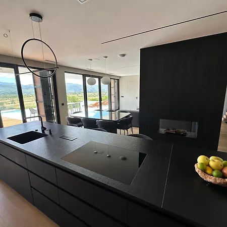 Z1 - Luxury Retreat With Heated Pool & Imotski