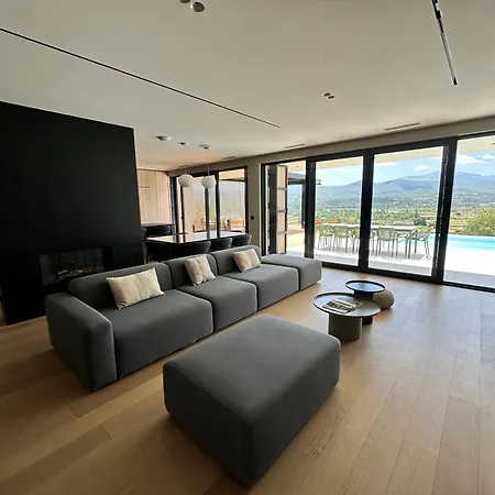 Z1 - Luxury Retreat With Heated Pool & Villa *