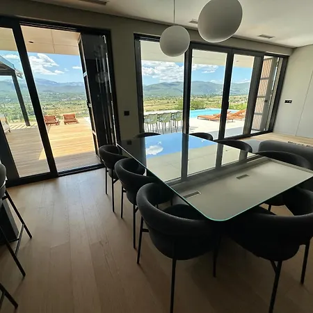 Z1 - Luxury Retreat With Heated Pool & Villa Imotski